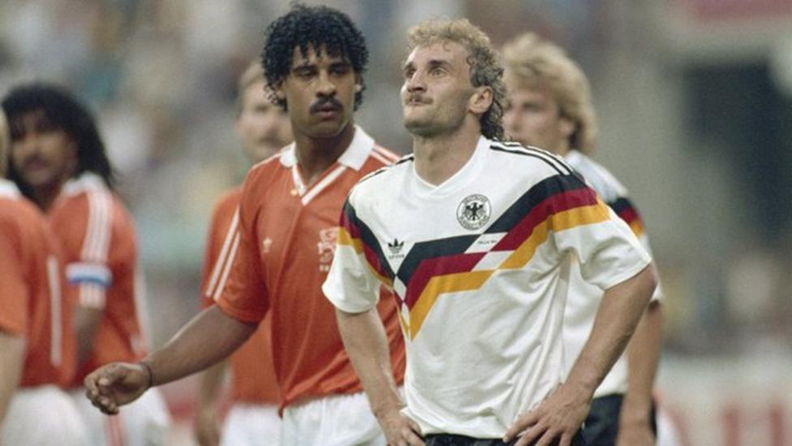 3. Rijkaard-Voller-1990