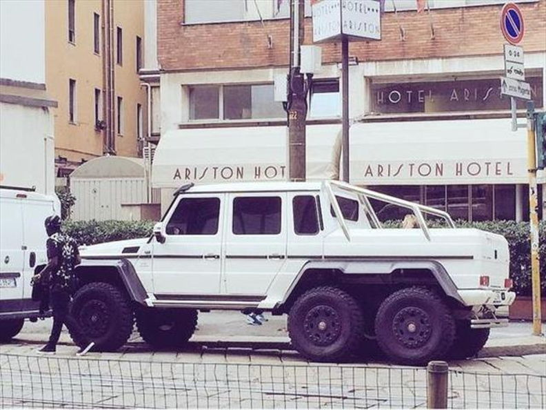 3. Suleyman Muntari - Mercedes Barbus G63 - 975K€